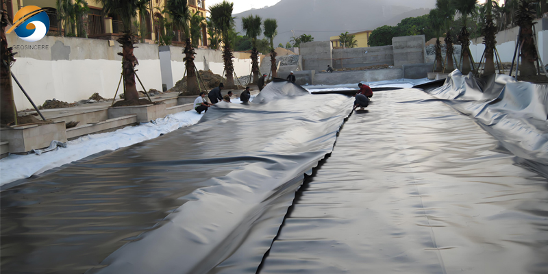 Geomembrane 2 มม. HDPE ซับพลาสติกบ่อหางแร่ Geomembrane 2 มม. HDPE ซับพลาสติกบ่อหางแร่