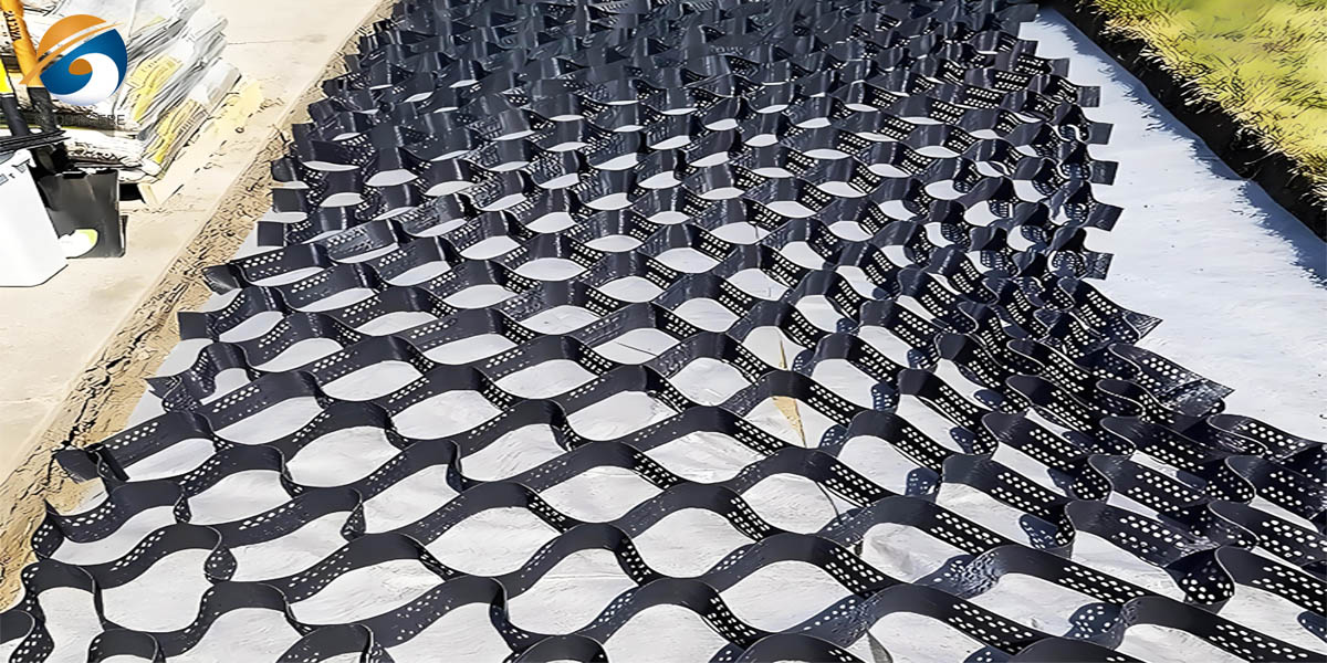 Георешётка для укрепления откосов и предотвращения смыва почвы Георешётка для укрепления откосов и предотвращения смыва почвы